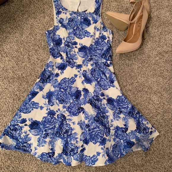 bailey blue Dresses & Skirts - Blue and white floral dress